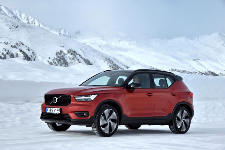  Volvo XC40 D4 R-Design 2017 года  (WW) (фото 13 из 44)